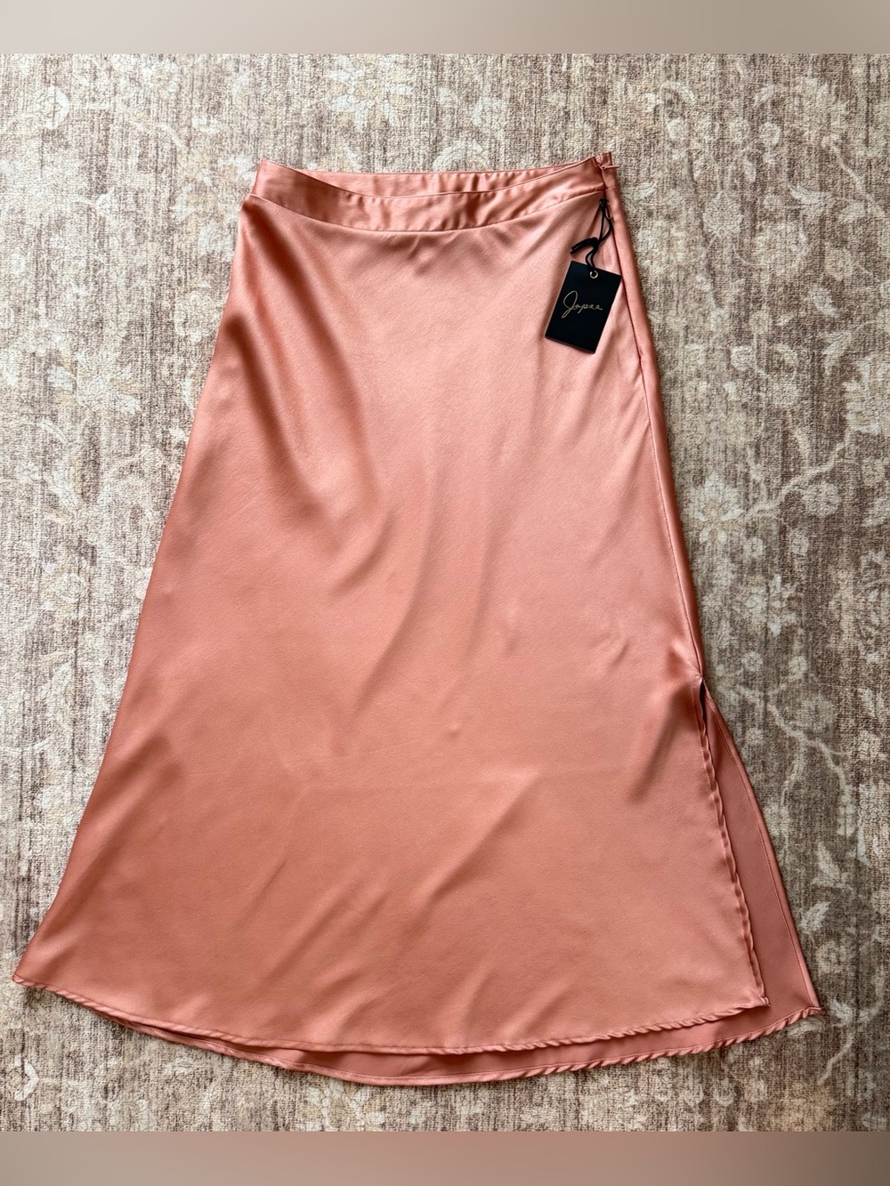 NWT Japna silk-like midi skirt size M